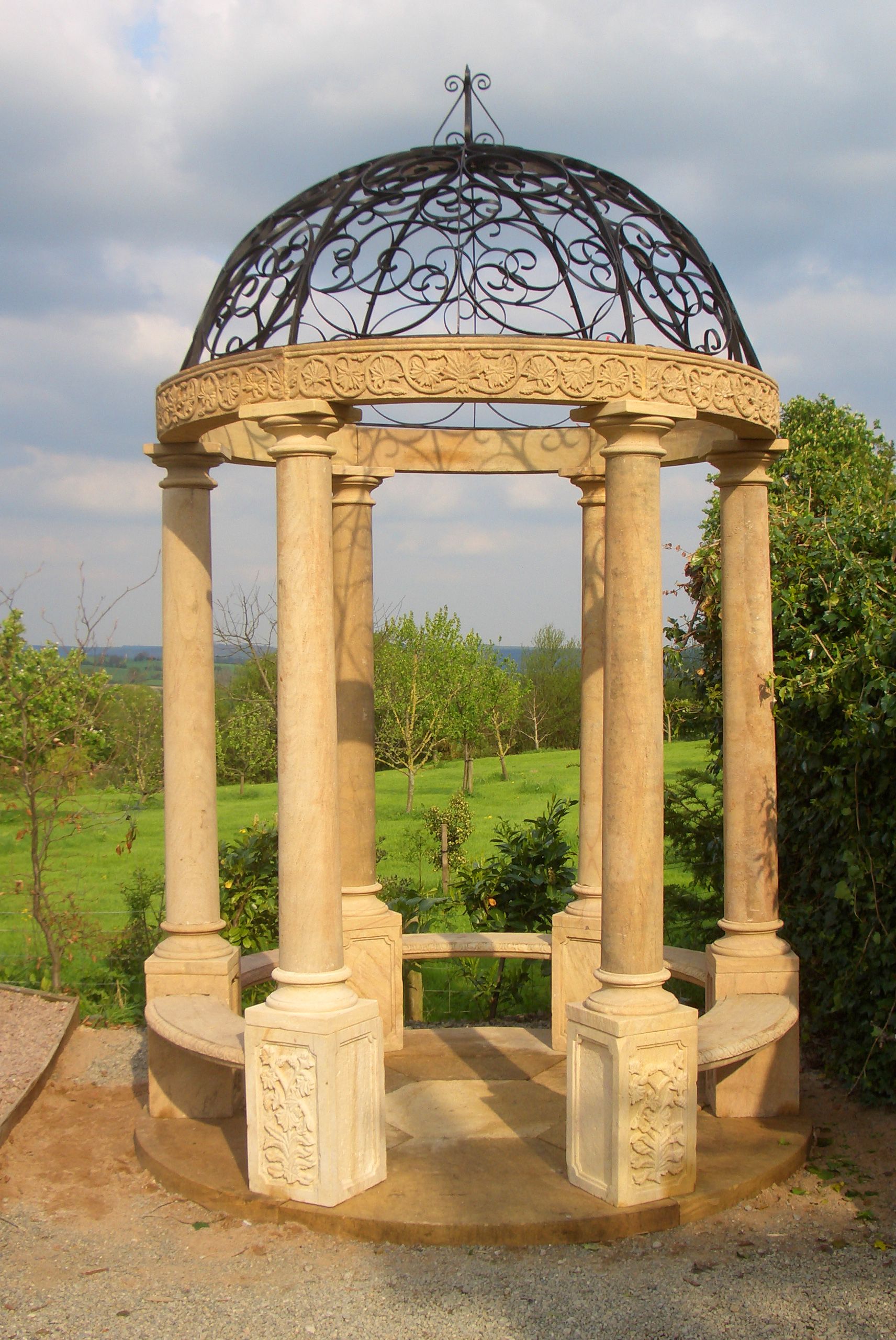 † A hand carved sandstone Rotunda with domed wrought iron roof